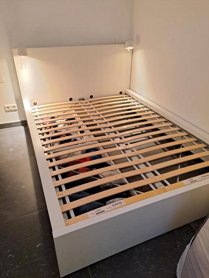 Ikea MALM 140x200cm met lattenbodem, 2 lades en bedlampjes, Huis en Inrichting, Slaapkamer | Bedden, Ophalen