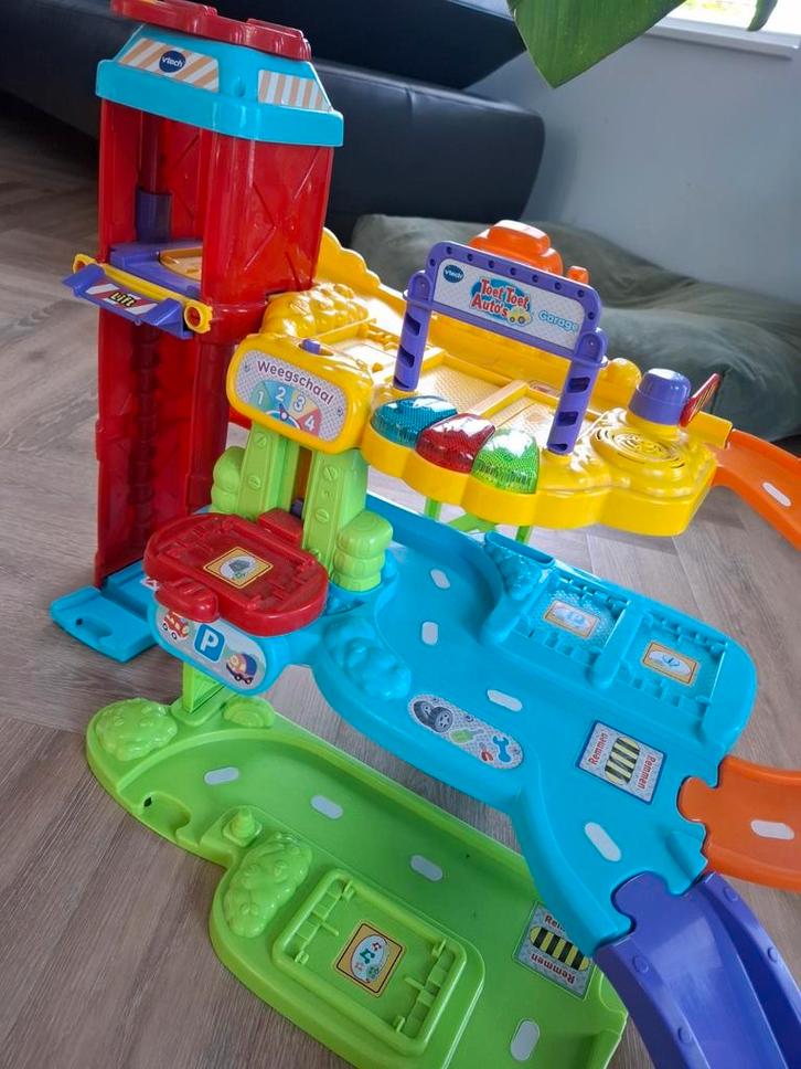 toet toet auto garage en politiebureau, Kinderen en Baby's, Speelgoed | Vtech, Gebruikt, 2 tot 4 jaar, Ophalen