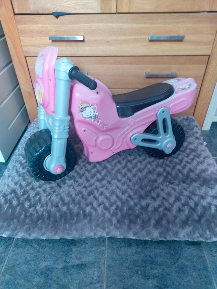 roze loopfiets/ motor Hello Kitti, Kinderen en Baby's, Speelgoed | Buiten | Voertuigen en Loopfietsen, Gebruikt, Loopfiets, Ophalen of Verzenden