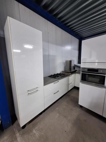 Complete keuken Compleet met APP 120Keukens op voorraad 2817 beschikbaar voor biedingen