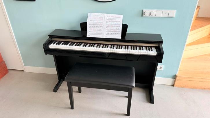 Yamaha Arius Digitale Piano, Muziek en Instrumenten, Piano's, Zo goed als nieuw, Piano, Zwart, Digitaal, Ophalen of Verzenden