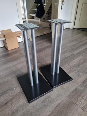 Luidsprekerstandaard - 62cm hoog - Kabeldoorvoer beschikbaar voor biedingen