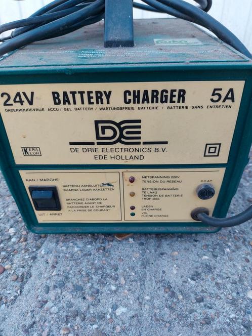 DE  24v acculader 5a scootmobiel  veegmachine  enz, Auto-onderdelen, Accu's en Toebehoren, Oldtimer onderdelen, Overige automerken