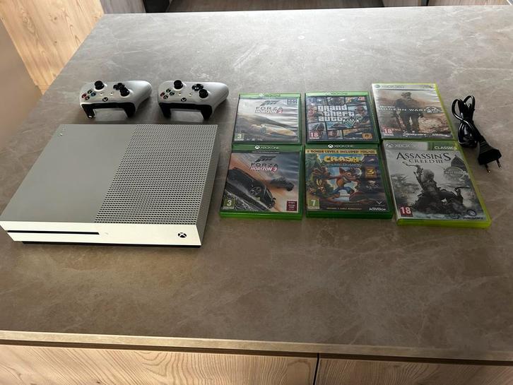 Xbox One S, Spelcomputers en Games, Spelcomputers | Xbox One, Zo goed als nieuw, Xbox One S, 500 GB, Met 2 controllers, Met games