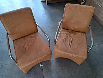 Twee moderne fauteuils- gratis 