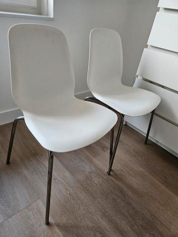 2 witte stoelen ikea beschikbaar voor biedingen