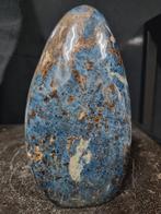 Sculptuur van Dumortieriet met mica, Ophalen of Verzenden, Mineraal