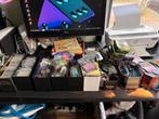 Grote Pokémon TCG verzameling – kaarten, accessoires & tins, Ophalen, Zo goed als nieuw