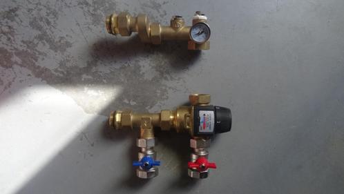Leidingwerk Vloerverwarming (Kogelkranen, mengventiel, etc.), Doe-het-zelf en Verbouw, IJzerwaren en Bevestigingsmiddelen, Nieuw