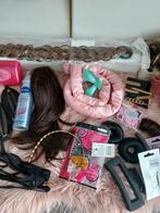 Heel veel haarspullen oa nep haar, Sieraden, Tassen en Uiterlijk, Ophalen of Verzenden, Zo goed als nieuw