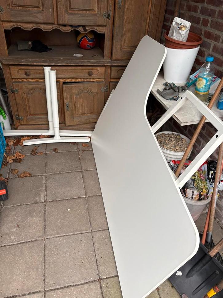 Ikea bekant computer / game tafel, Huis en Inrichting, Bureaus, Gebruikt, Bureau, In hoogte verstelbaar, Ophalen of Verzenden