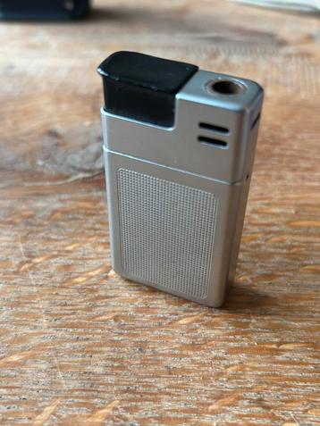 Braun Vintage Zilverkleurige Aansteker beschikbaar voor biedingen