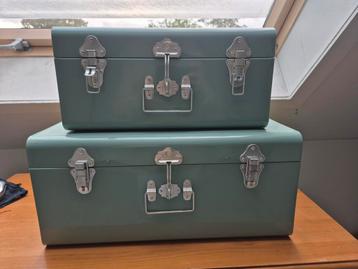 Set van 2 Vintage Metalen Koffers beschikbaar voor biedingen