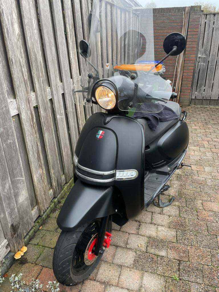Scooter GTS bellavita 50, Fietsen en Brommers, Snorfietsen en Snorscooters, Overige merken, Gebruikt, Ophalen of Verzenden, Benzine