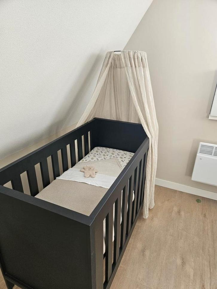 Interbaby Jupiter Ledikant 60x120 - Zwart, Kinderen en Baby's, Babywiegjes en Ledikanten, Nieuw, Ledikant, Ophalen