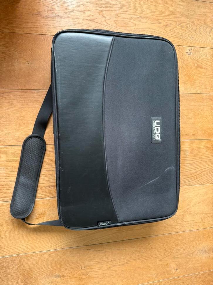 UDG Urbanite MIDI Controller Sleeve Medium Black, Muziek en Instrumenten, Dj-sets en Draaitafels, Zo goed als nieuw, Overige merken