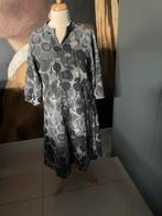 Craquelé jurk grijs maat 42, Maat 42/44 (L), Ophalen of Verzenden, Zo goed als nieuw, Knielengte