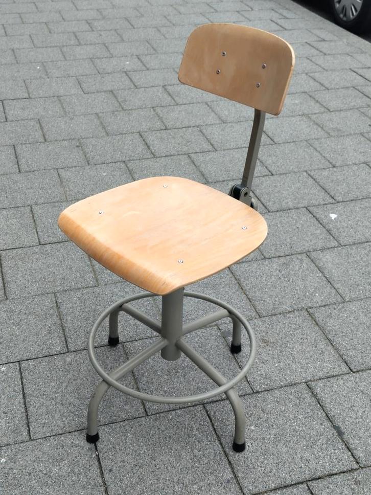 Vintage Friso Kramer Tekenstoel, Huis en Inrichting, Barkrukken, Gebruikt, 30 tot 60 cm, Hout, Metaal, 1 kruk, In hoogte verstelbaar