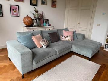 Comfortabele hoekbank in lichtblauw, corner sofa light blue beschikbaar voor biedingen