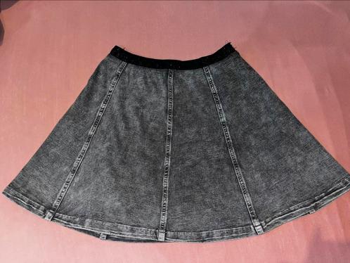 Leuke rok maat S/M, Kleding | Dames, Rokken, Zo goed als nieuw, Maat 38/40 (M), Grijs, Boven de knie, Ophalen of Verzenden