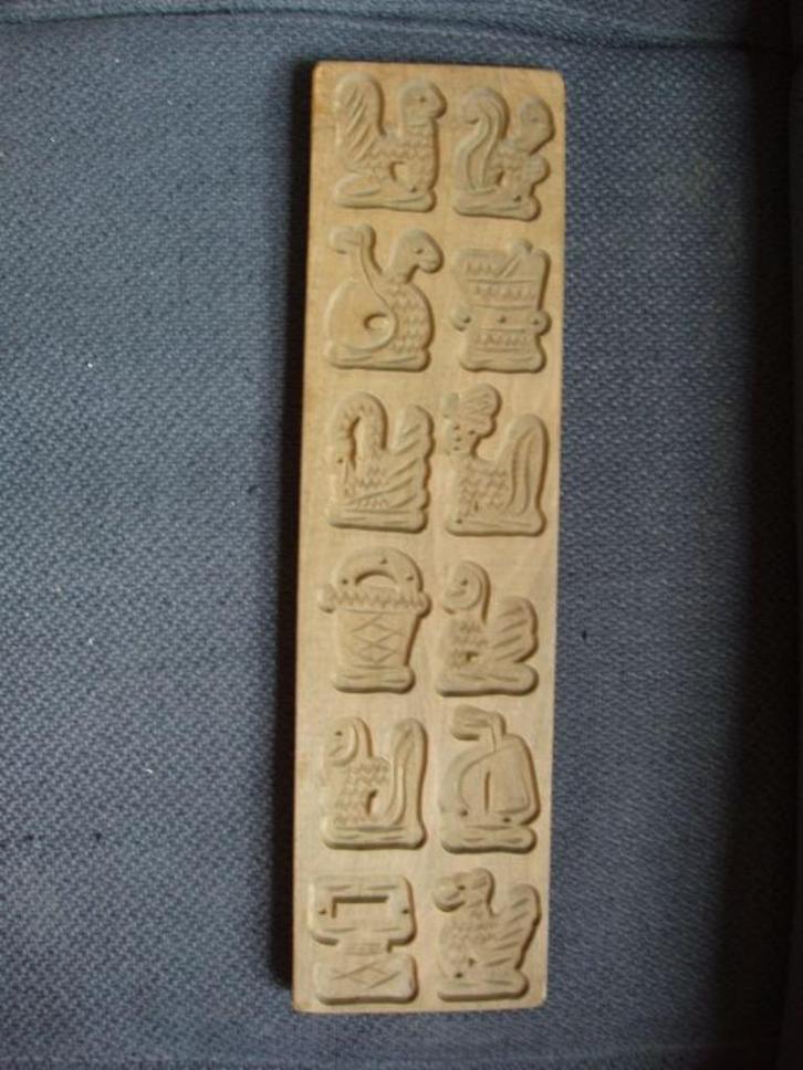 Oude Grote Houten Koekplank / Speculaasplank 12 figuren J, Antiek en Kunst, Antiek | Keukenbenodigdheden, Ophalen