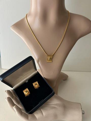 Set ketting & oorbellen ( in Hilversum ) beschikbaar voor biedingen