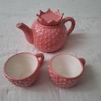 Theepotje met 2 kopjes - Aardewerk, Ophalen of Verzenden, Zo goed als nieuw, Overige stijlen, Kop(pen) en/of Schotel(s)