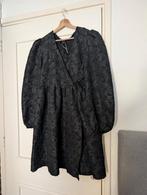 Monki Jacquard wikkeljurk zwart L, Kleding | Dames, Ophalen of Verzenden, Zo goed als nieuw, Monki, Jurk