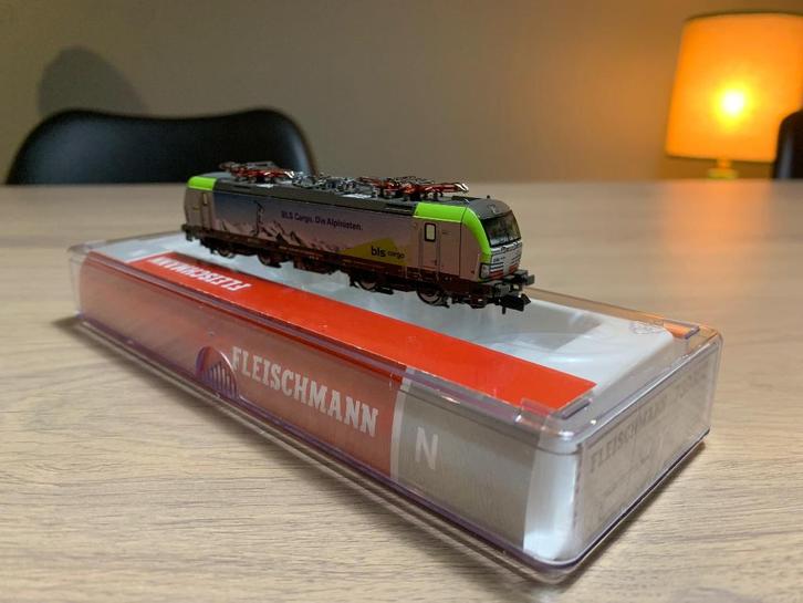 Fleischmann locomotief, bls cargo., Hobby en Vrije tijd, Modeltreinen | N-Spoor, Zo goed als nieuw, Locomotief, Gelijkstroom of Wisselstroom