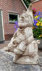 Tuinbeeld beton: Tuinkabouter zittend op varken / zwijn, Ophalen of Verzenden, Gebruikt, Beton, Tuinkabouter