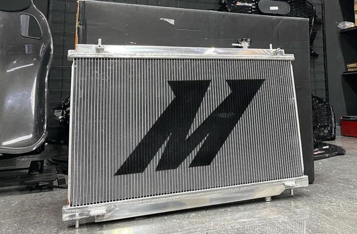 Mishimoto performance radiator - Nissan 350z 03-06 VQ35DE, Auto diversen, Tuning en Styling, Ophalen of Verzenden