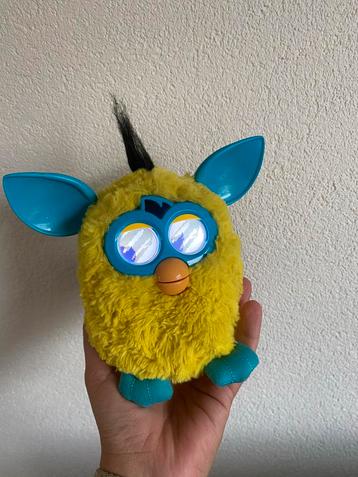 Gele Furby - Vrolijk & Werkend beschikbaar voor biedingen