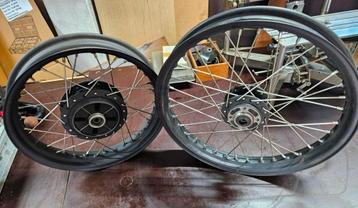 Caferacer voorwiel en achterwiel. Nieuw,  AGM, BTC, RAW50 beschikbaar voor biedingen