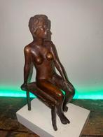Zeer fraai zwaar 6,8 kg bronzen beeld naakte vrouw zittend, Ophalen of Verzenden