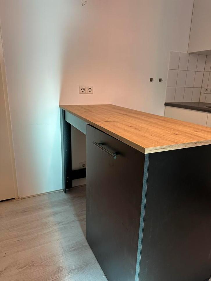 Zwart kookeiland eikenhout look evt met cognac barkrukken, Huis en Inrichting, Keuken | Keukenelementen, Zo goed als nieuw, Minder dan 100 cm