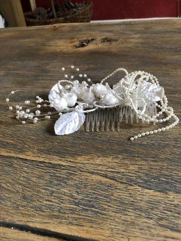corsage voor huwelijk wit met pareltjes beschikbaar voor biedingen