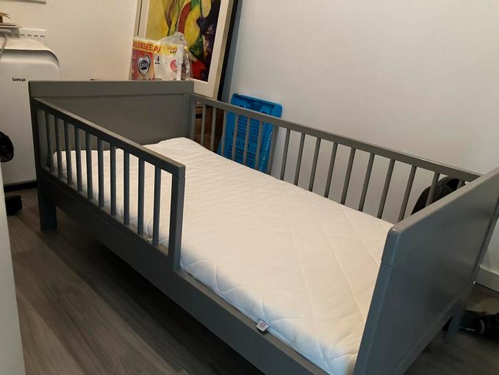 Peuterbed Petit Amelie ‘Leon’ grijs 140x70 cm incl. matras, Kinderen en Baby's, Kinderkamer | Bedden, Gebruikt, 140 tot 160 cm