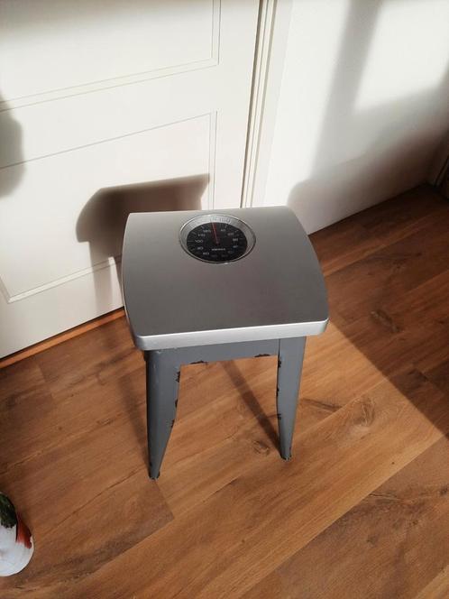 Plantentafel nachtkastje bijzettafel kruk,lees beschrijving, Huis en Inrichting, Krukjes, Zo goed als nieuw, Hout, Ophalen of Verzenden