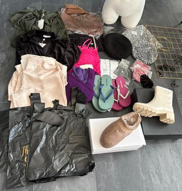 Restant nieuwe kleding accessoires beschikbaar voor biedingen
