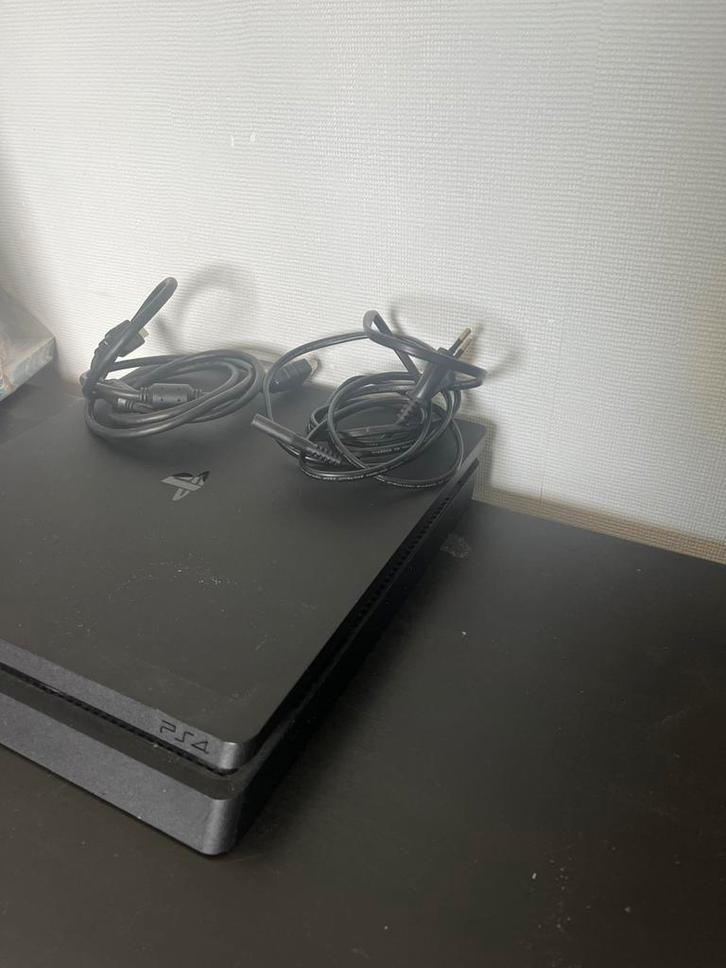 PS4 Slim, Spelcomputers en Games, Spelcomputers | Sony PlayStation 4, Zo goed als nieuw, Original, Met 1 controller, Ophalen