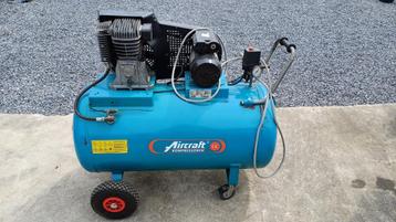 Tamelijk grote compressor met 230 V motor. Merk Aircraft.  beschikbaar voor biedingen