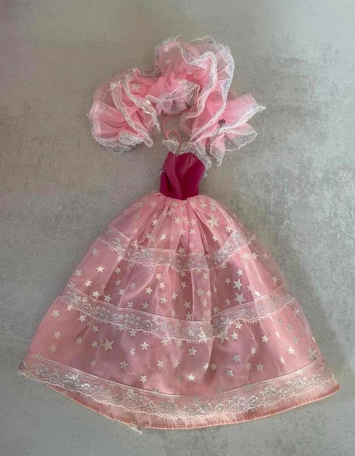 Barbie dream glow jurk en stola jaren 80, Verzamelen, Poppen, Gebruikt, Kleertjes, Ophalen of Verzenden