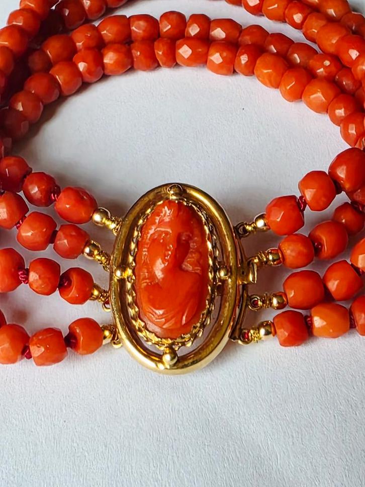 Antieke koralen armband ca 1880 met cameo in goud, Sieraden, Tassen en Uiterlijk, Antieke sieraden, Armband, Goud, Ophalen of Verzenden