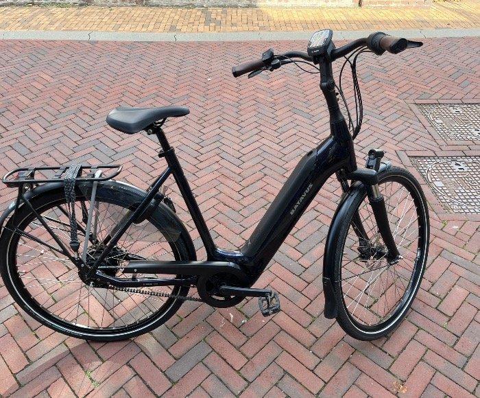 BATAVUS Finez E-go Power Exclusive Lageinstap Donkerblauw 57, Fietsen en Brommers, Elektrische fietsen, Gebruikt, Batavus, 55 tot 59 cm