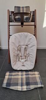 Stokke tripp trapp walnoot met veel accesoires, Ophalen, Gebruikt, Meegroeistoel