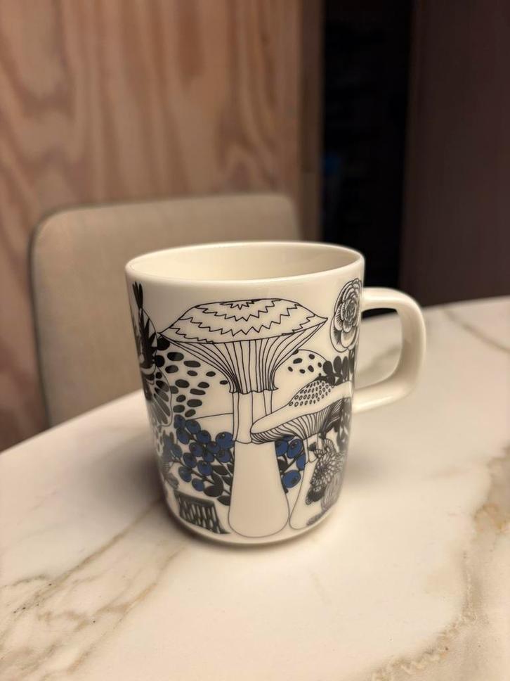 1x Mok Marimekko Oiva Veljekset  2,5 dl, Huis en Inrichting, Keuken | Servies, Nieuw, Kop(pen) en/of Schotel(s), Overige stijlen