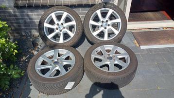 Winterbanden met Volvo velgen 17 inch beschikbaar voor biedingen