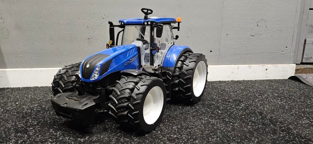 Bruder New Holland T7.310 met dubbellucht, Kinderen en Baby's, Speelgoed | Speelgoedvoertuigen, Ophalen of Verzenden, Nieuw