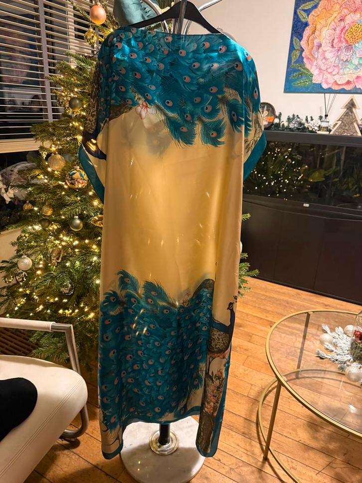 Kaftan satijn look crème/blauw print 52/54 + sjaal nieuw, Kleding | Dames, Grote Maten, Nieuw, Jurk, Blauw, Ophalen of Verzenden