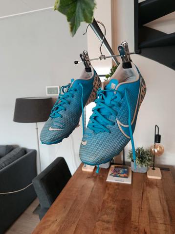 Blauwe Nike Voetbalschoenen - Maat 36.5 beschikbaar voor biedingen
